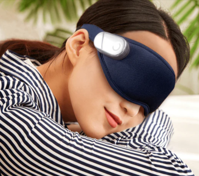 Relax Gently Using Warm Relax Eye Massager In The USA  | BlogTheDay